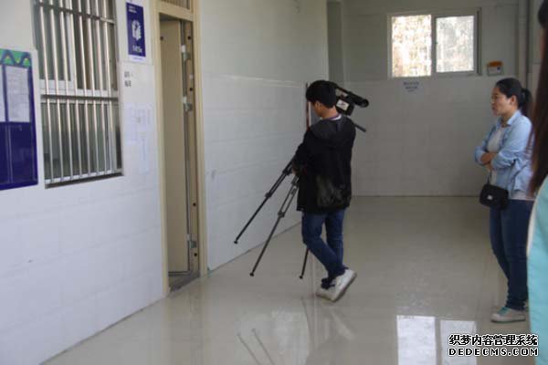 爱暖人心，关爱孤儿